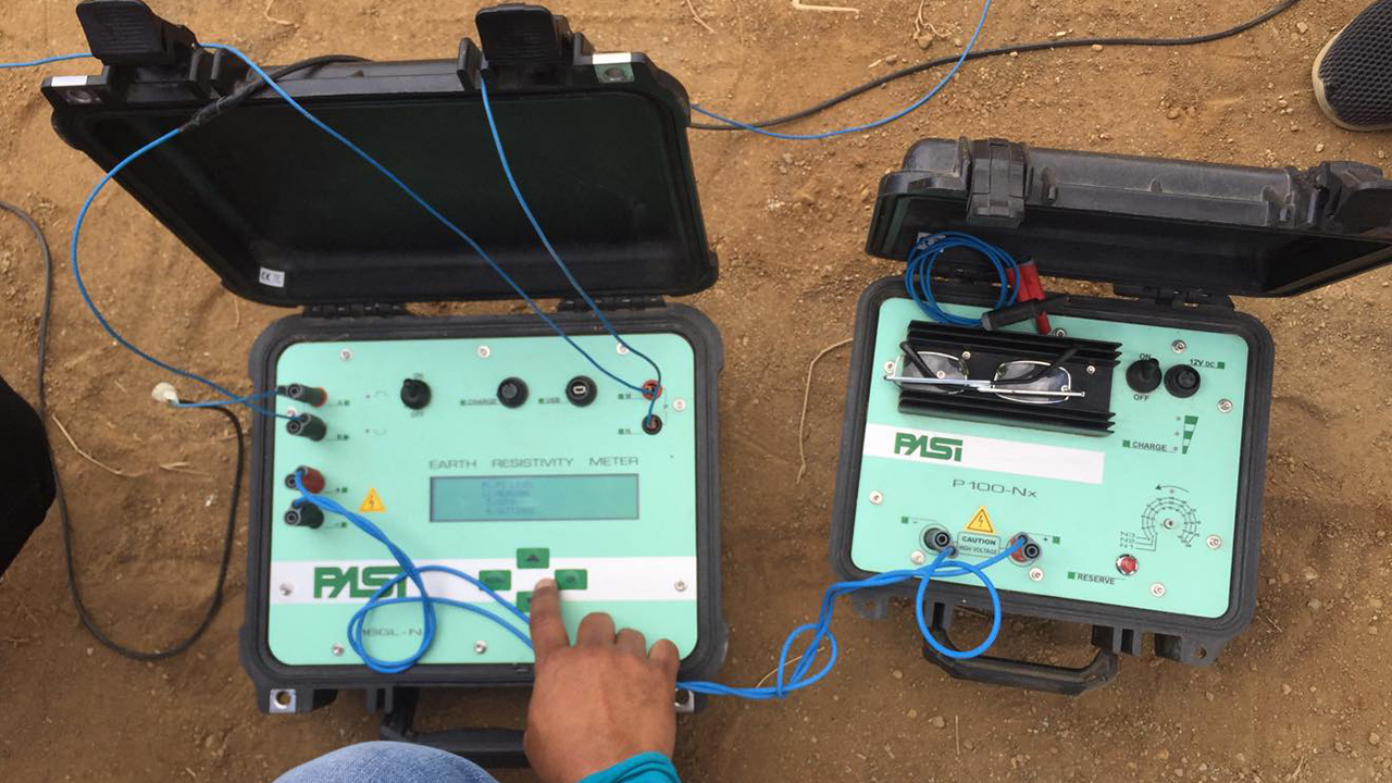 Earth Resistance Meter with Surge Functionality